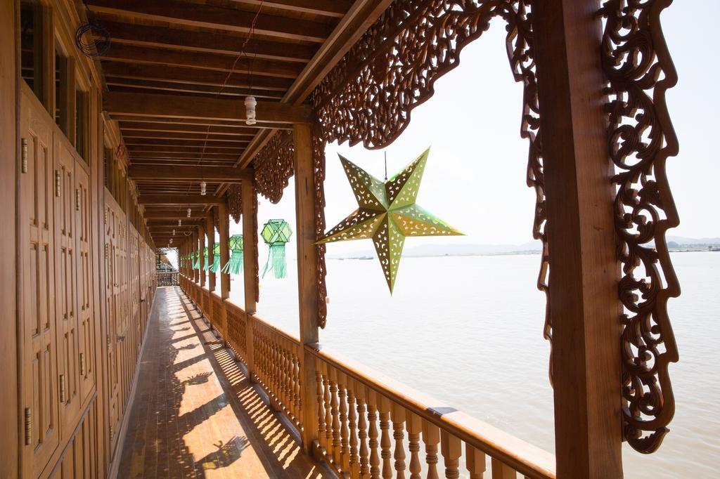 Mandalay Karaweik Mobile Hotel Exterior photo