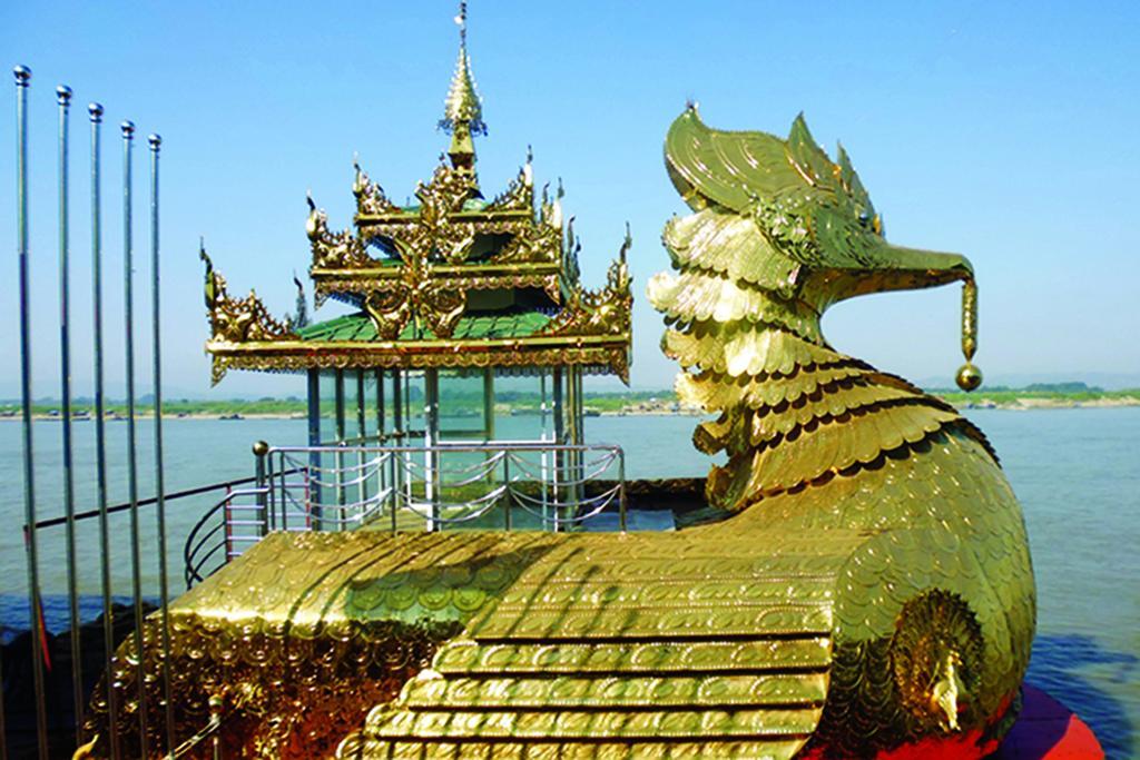 Mandalay Karaweik Mobile Hotel Exterior photo