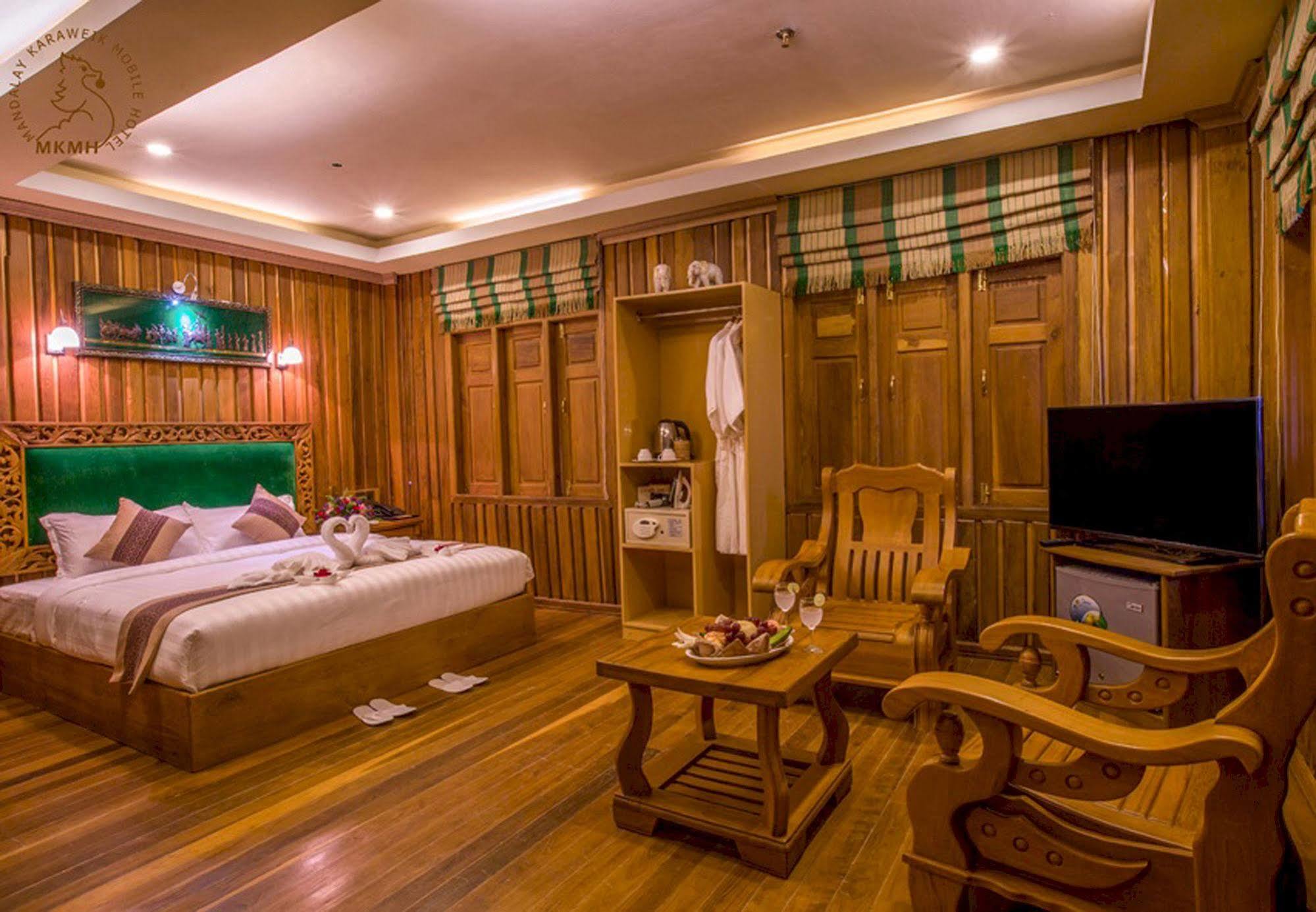 Mandalay Karaweik Mobile Hotel Exterior photo