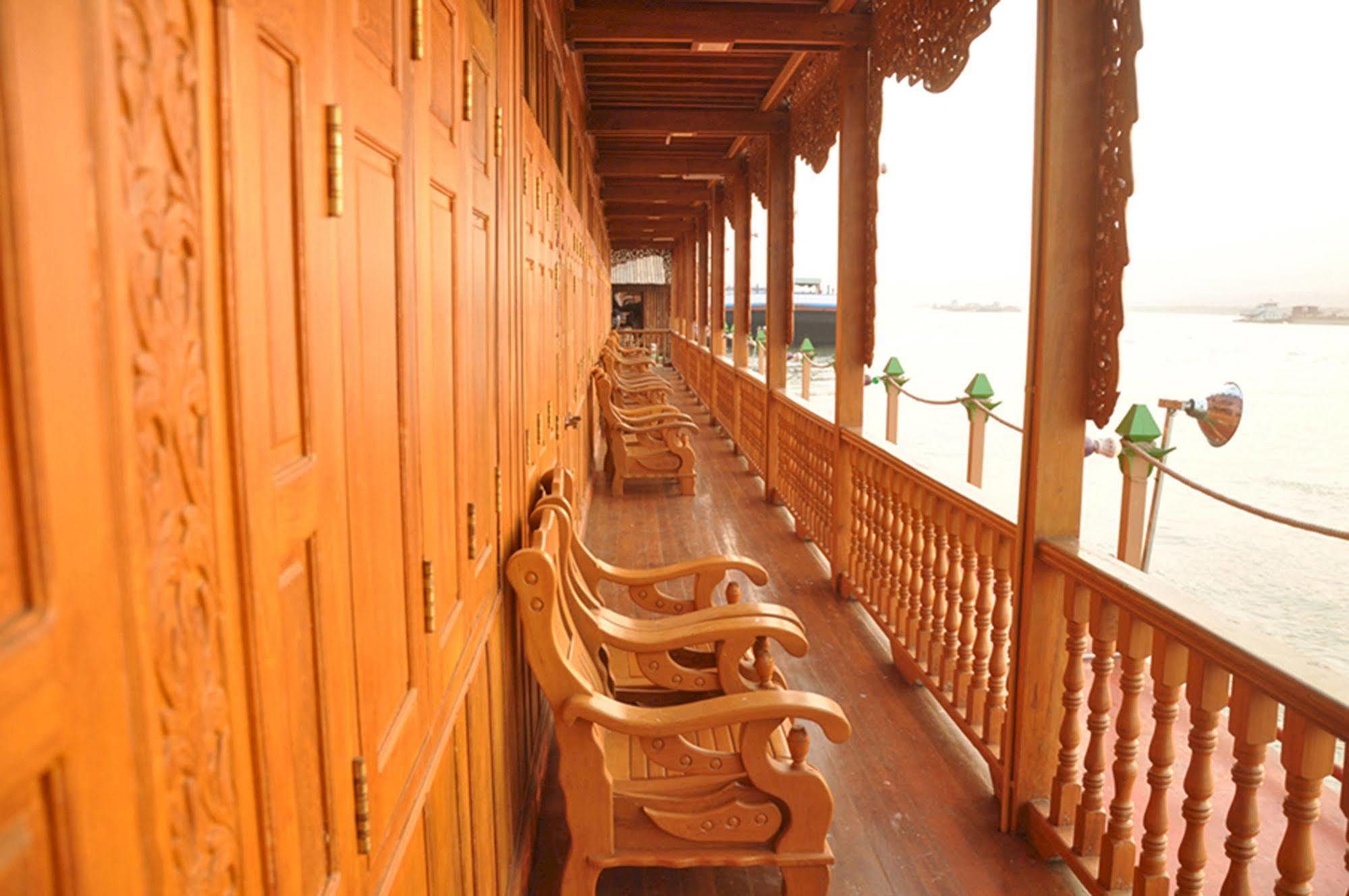 Mandalay Karaweik Mobile Hotel Exterior photo