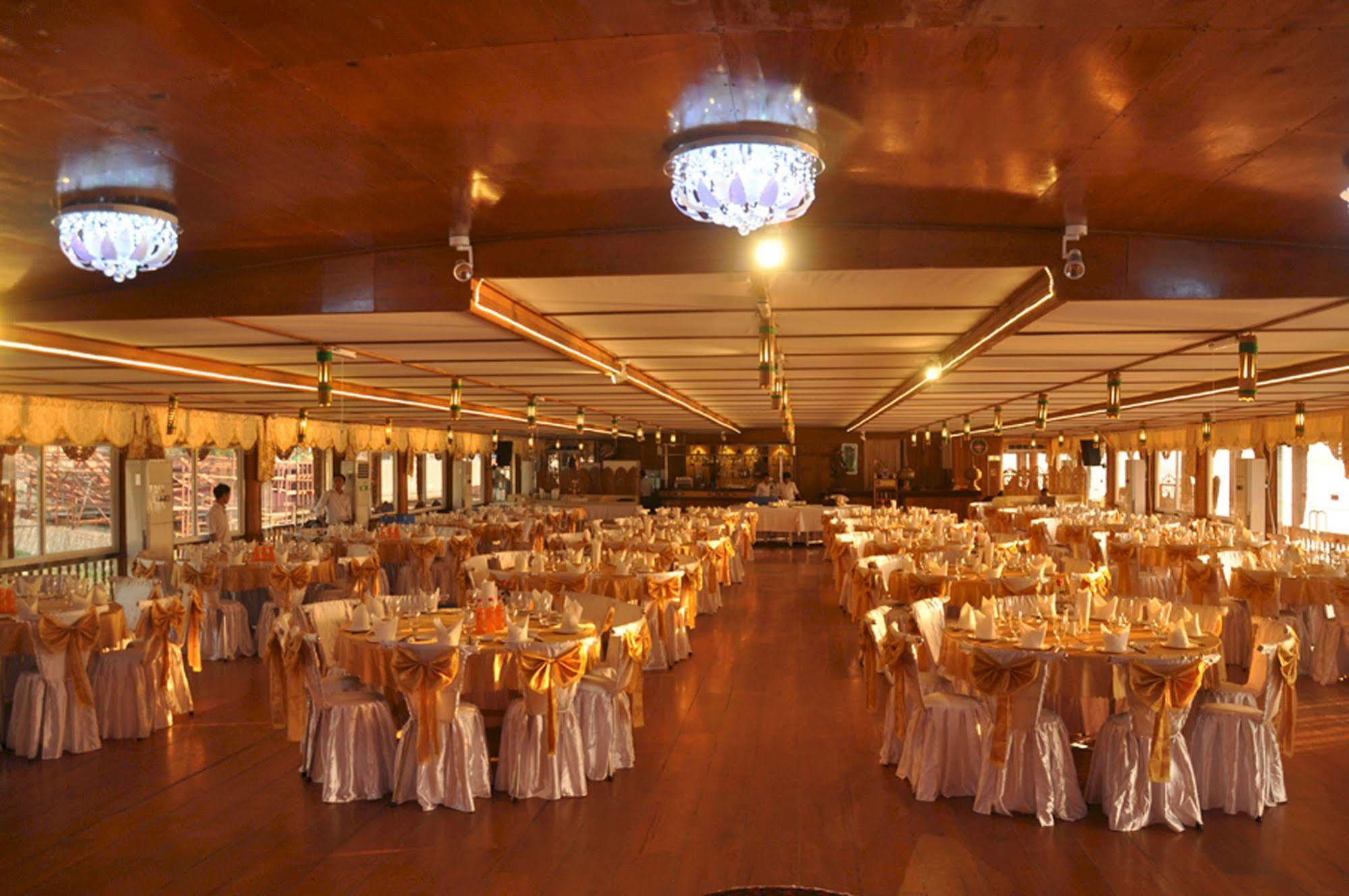 Mandalay Karaweik Mobile Hotel Exterior photo